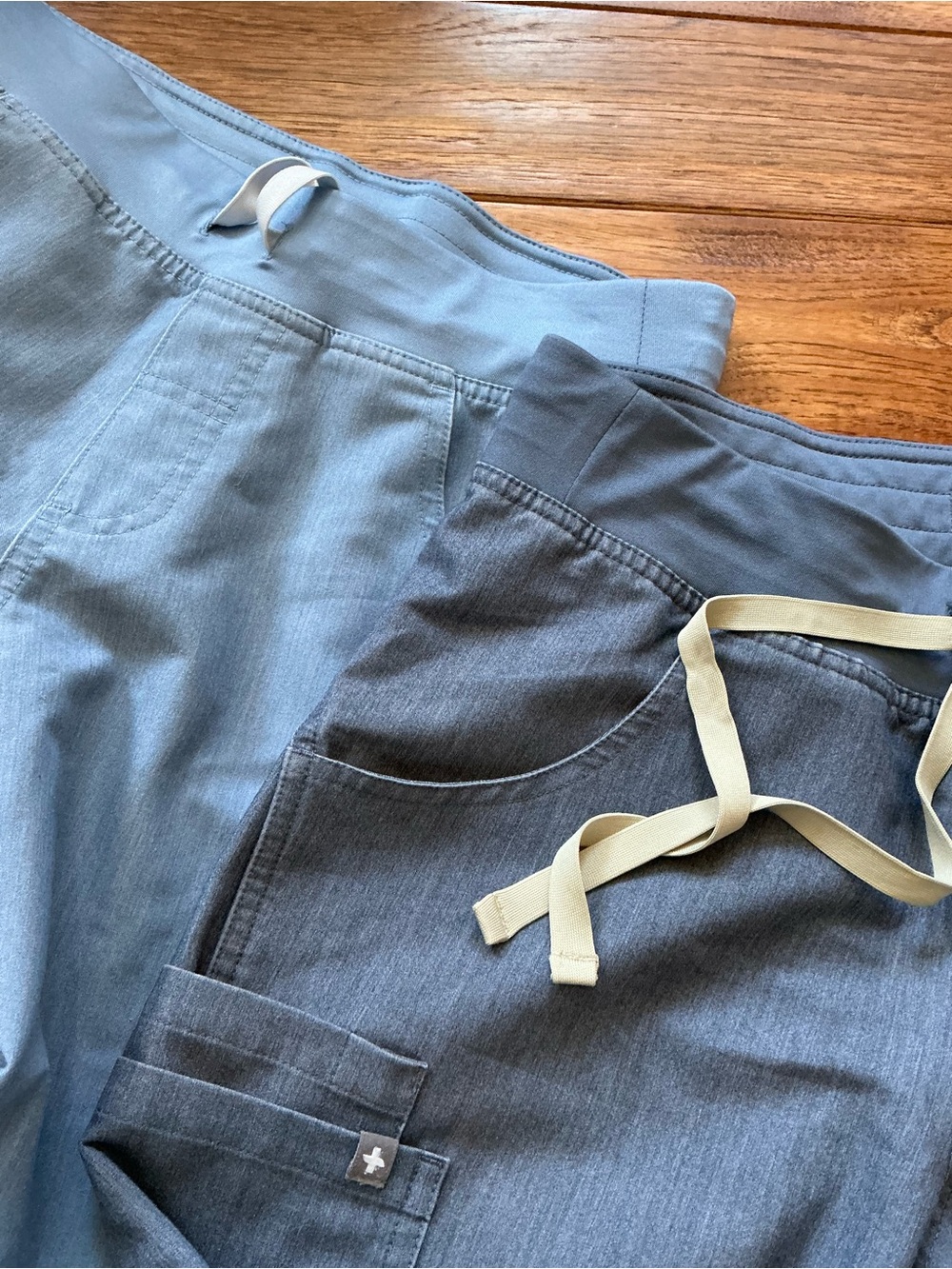 FIGS Brushed Heather Denim Look Scrub Pants, bundle of 2, XS - Picture 4 of 8